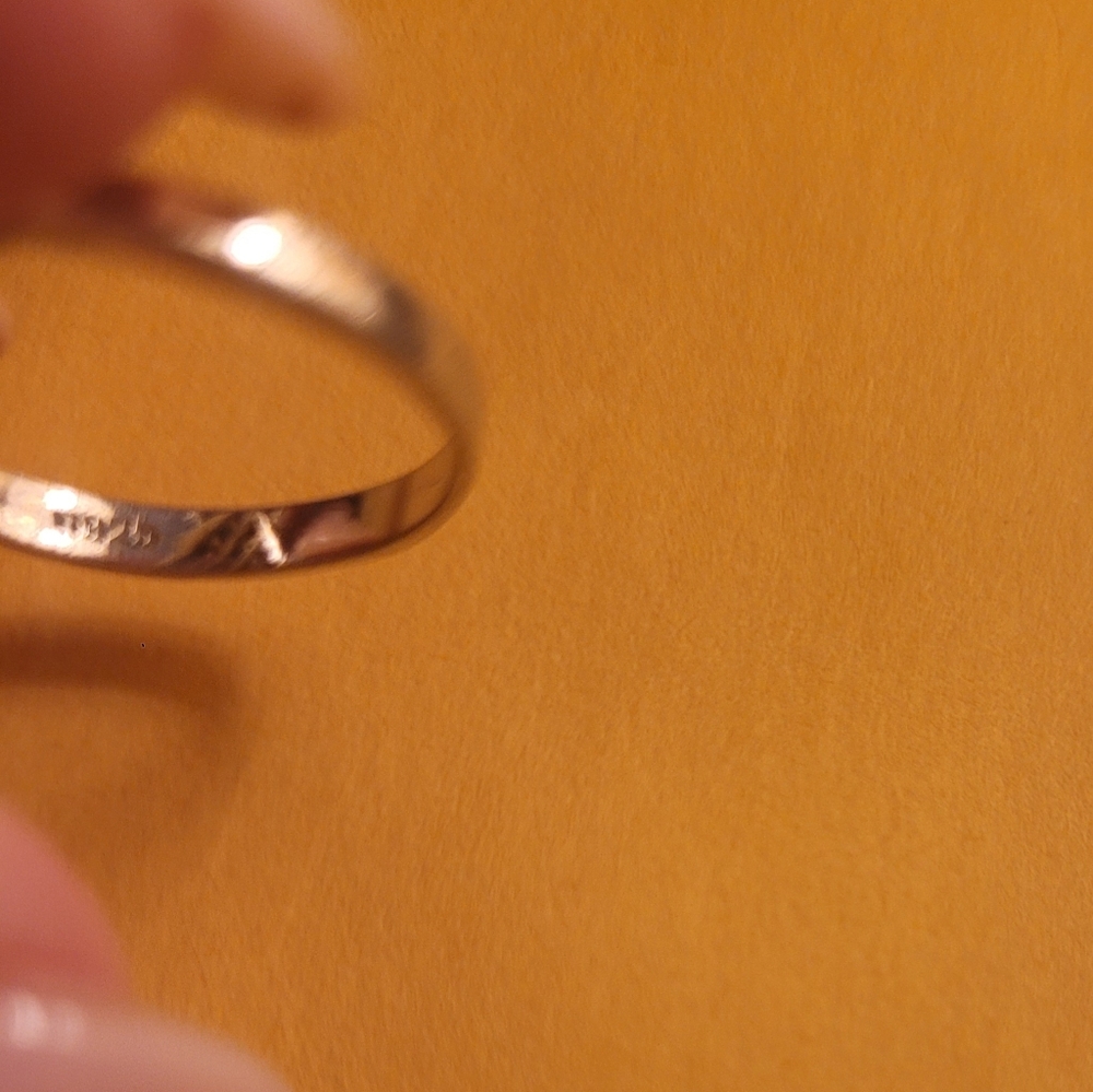 Beautiful ring - Picture 3 of 3